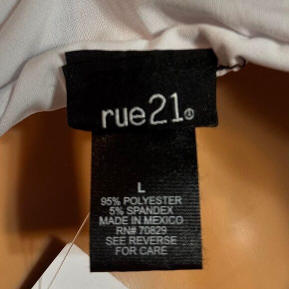 Rue-21 Junior/teens White and Cream Swimsuit-one-piece Size Large NWT - Picture 3 of 4